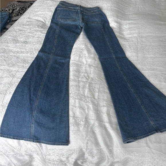 Coolest Veronica Beard SHERIDAN Exaggerated flare jeans - Picture 2 of 6
